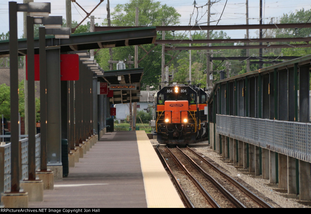 Its work at Burnham complete, PF9 starts east through the Hammond station